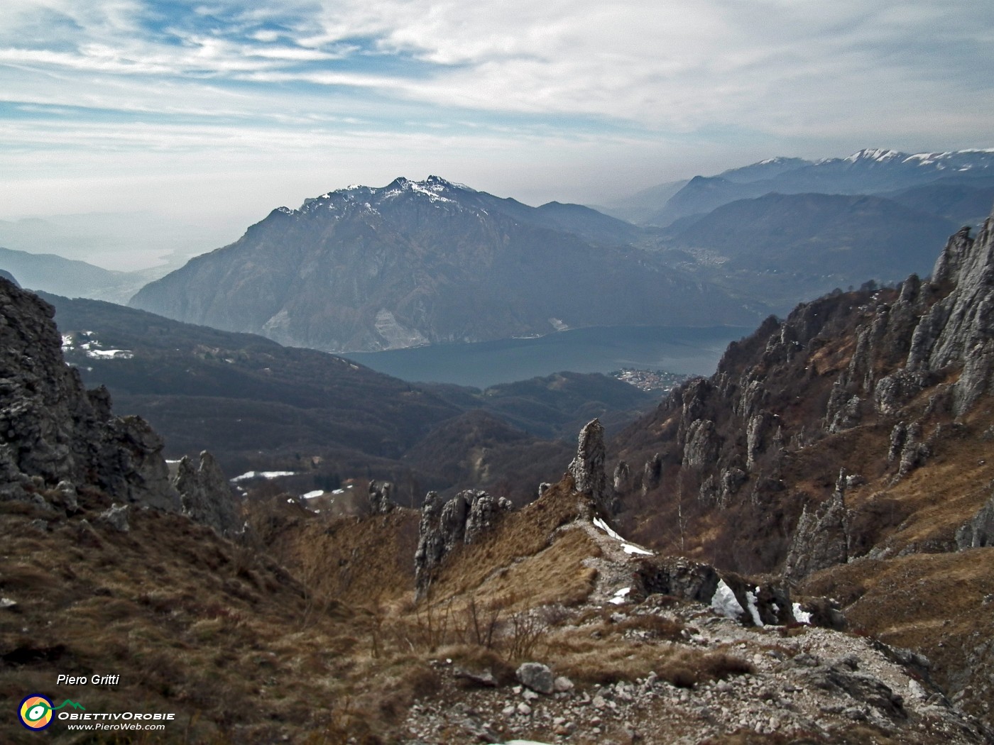 27 Vista verso Moregallo  eCorni di Canzio e i laghi.JPG